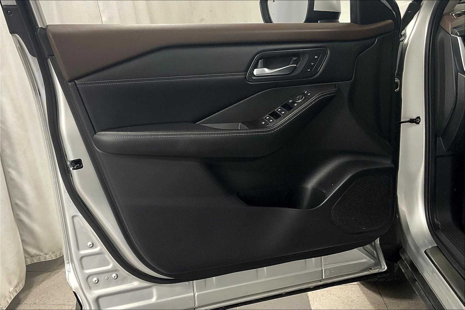 2023 Nissan Rogue SL - Photo 9