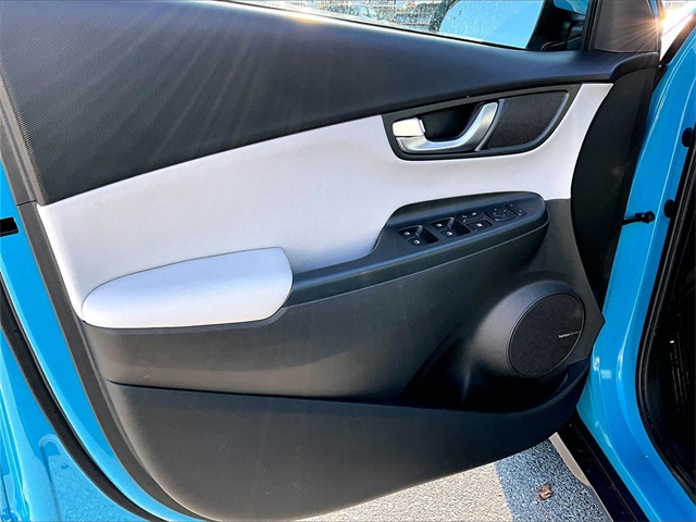2022 Hyundai Kona Limited - Photo 9