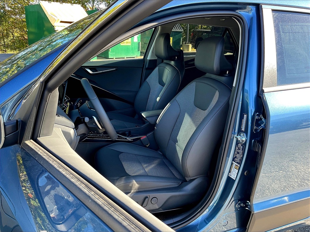 2025 Kia Niro Plug-In Hybrid EX - Photo 11