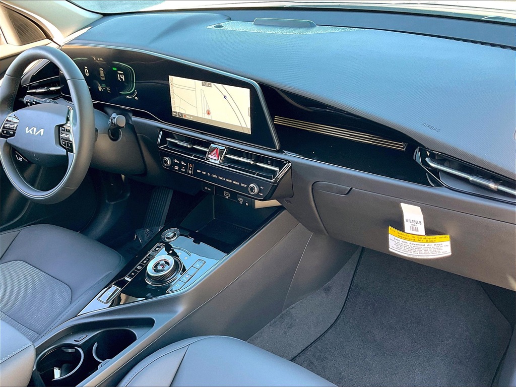 2025 Kia Niro Plug-In Hybrid EX - Photo 10