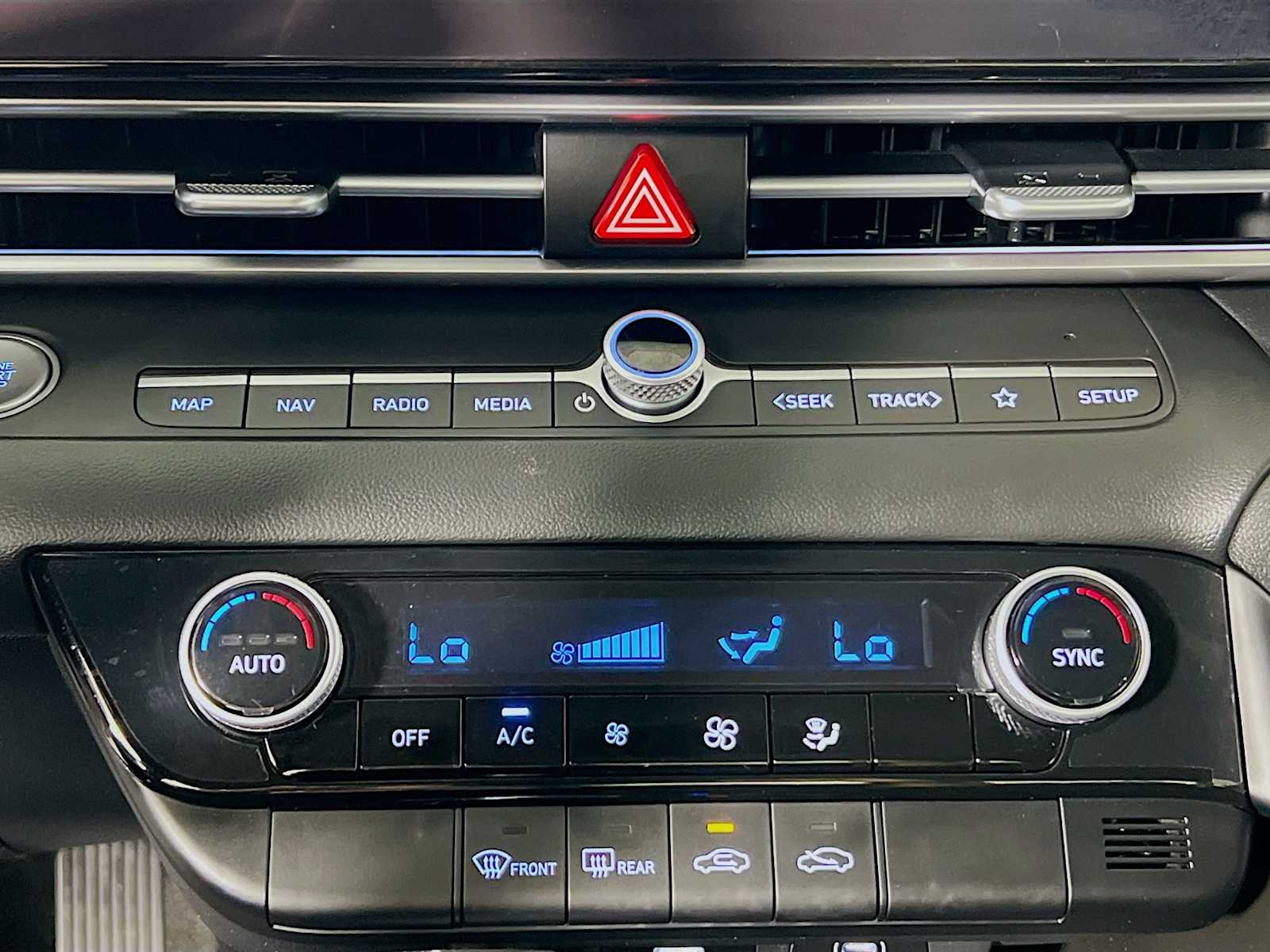 2024 Hyundai Elantra SEL - Photo 16