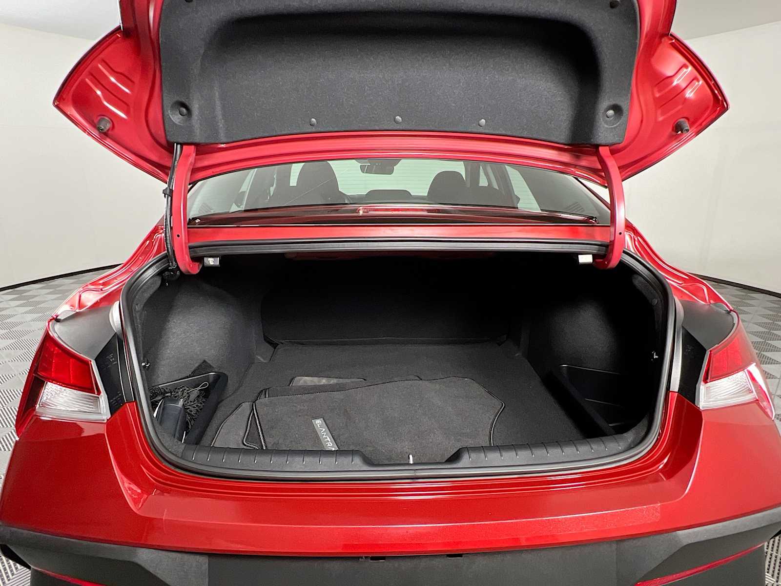 2024 Hyundai Elantra SEL - Photo 25