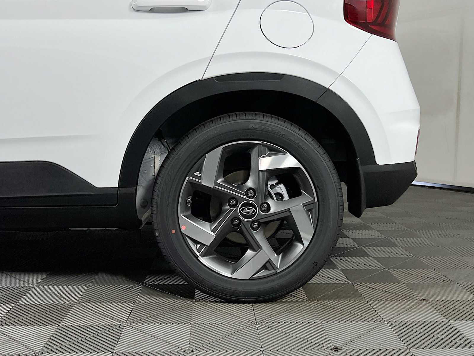2025 Hyundai Venue SEL - Photo 18