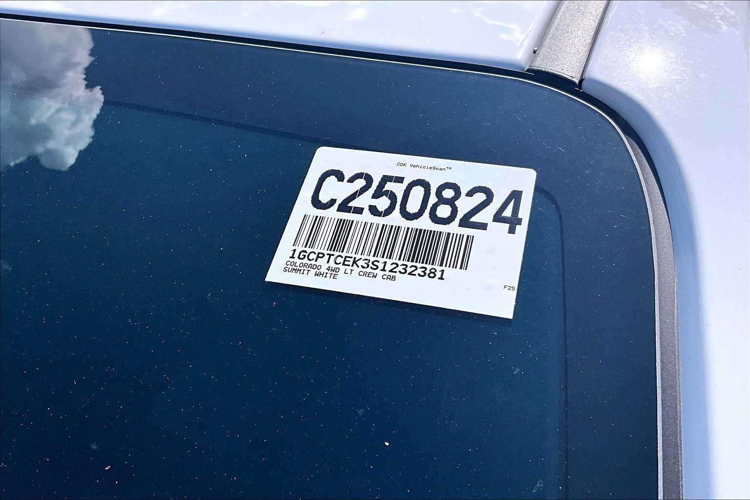 2025 Chevrolet Colorado 4WD LT - Photo 18
