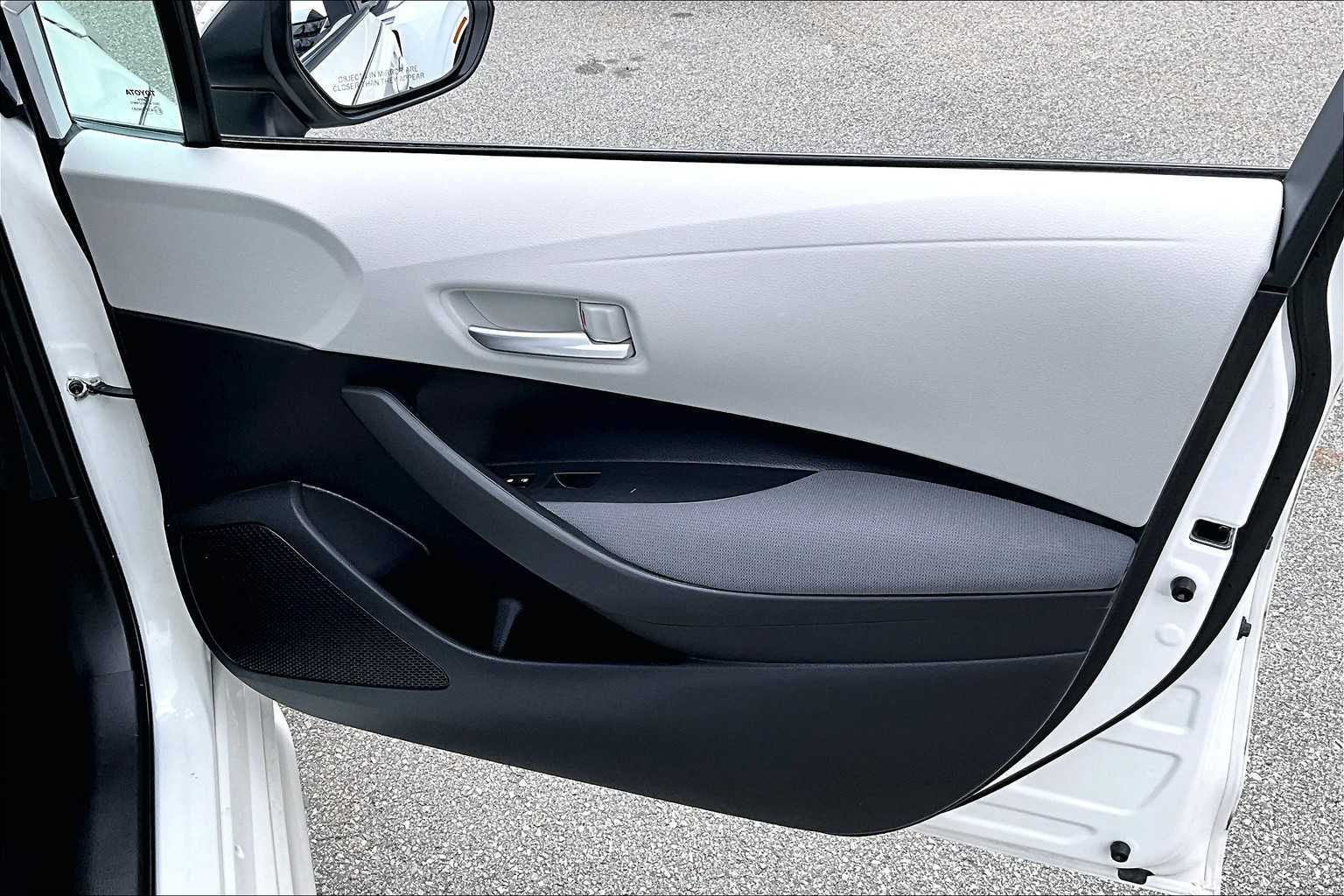 2021 Toyota Corolla LE - Photo 12