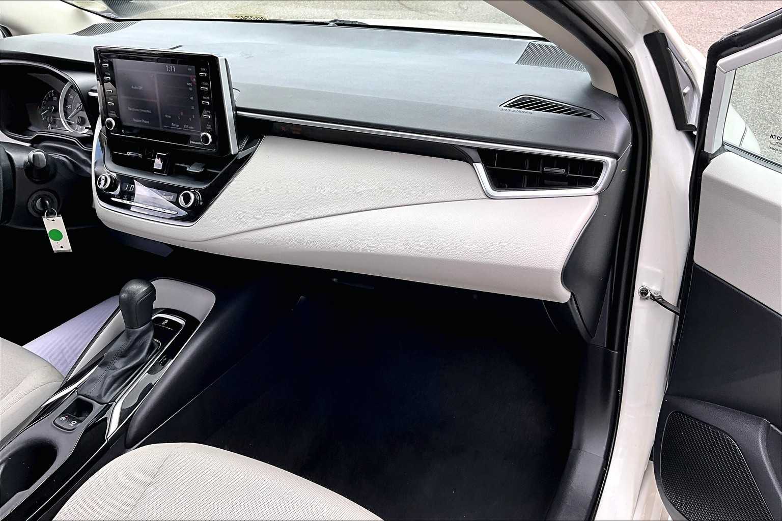 2021 Toyota Corolla LE - Photo 13