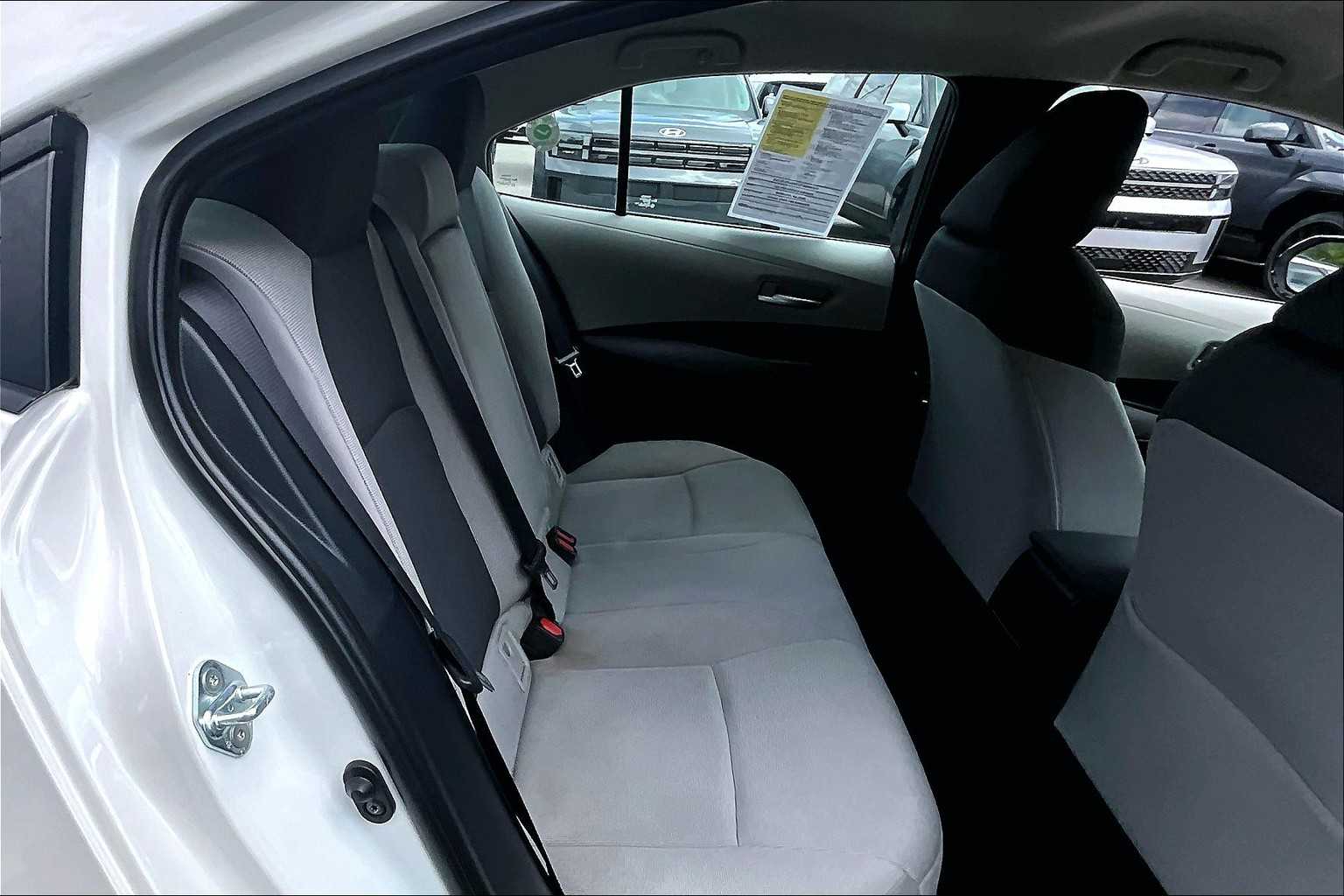 2021 Toyota Corolla LE - Photo 16