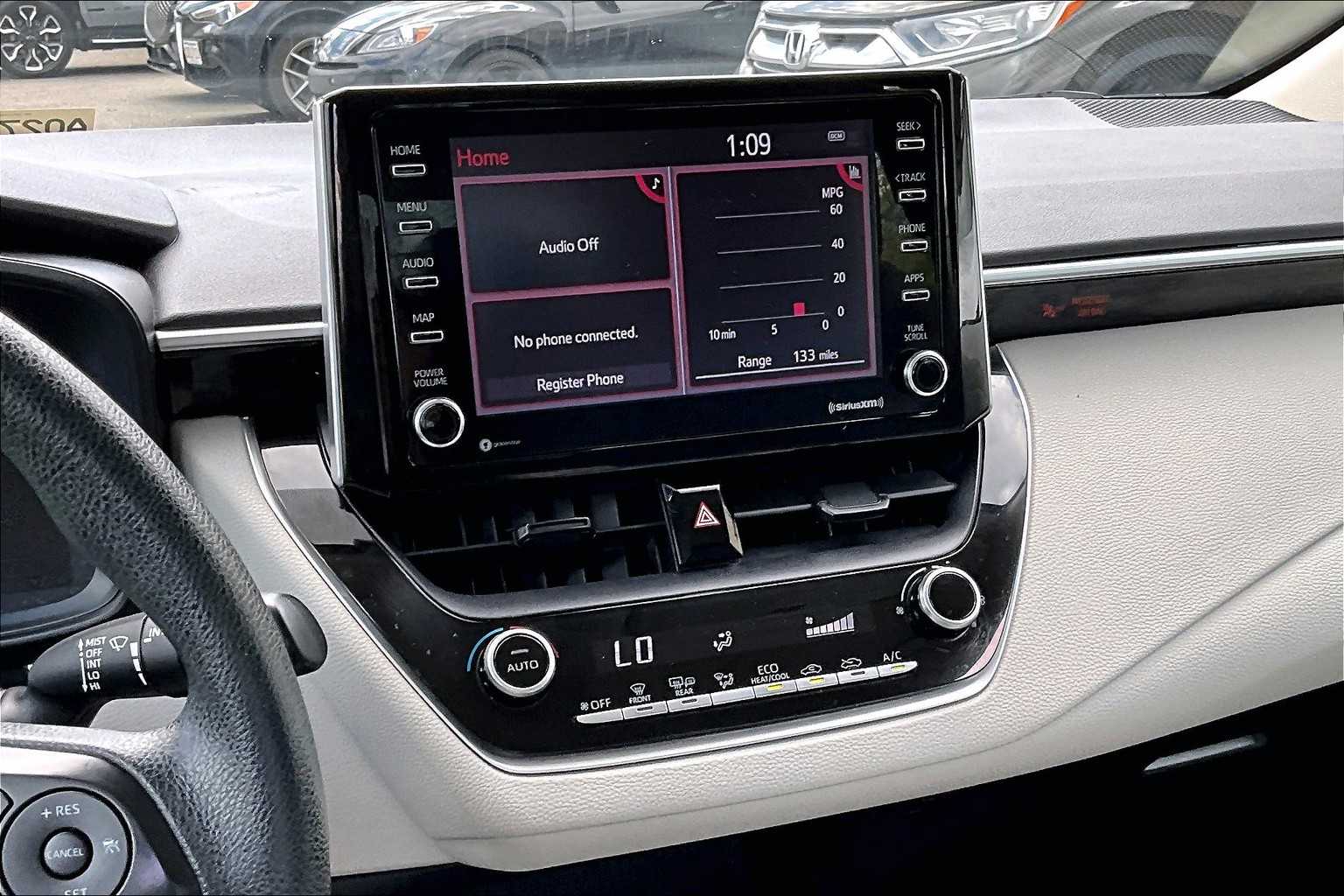 2021 Toyota Corolla LE - Photo 18