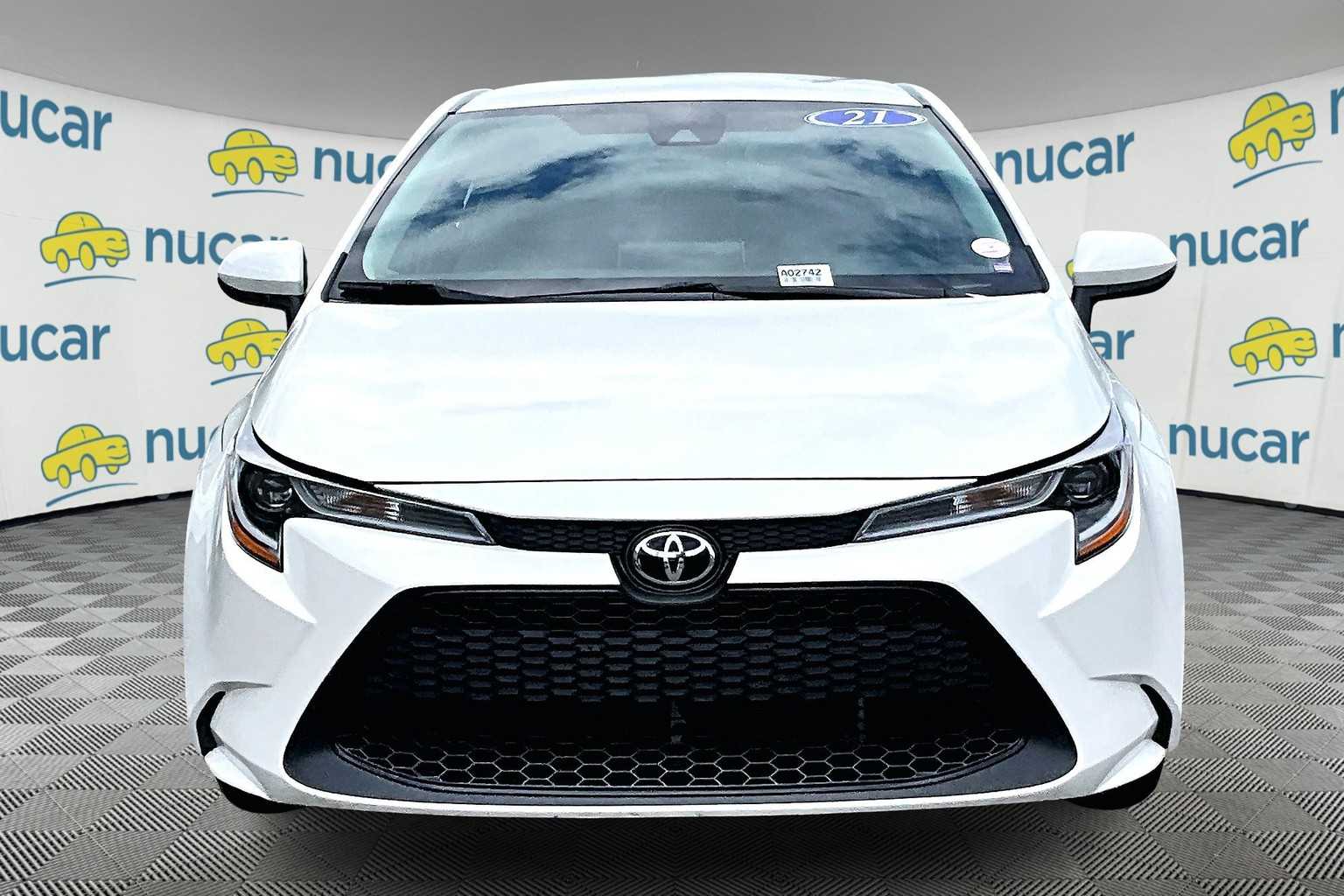 2021 Toyota Corolla LE - Photo 2
