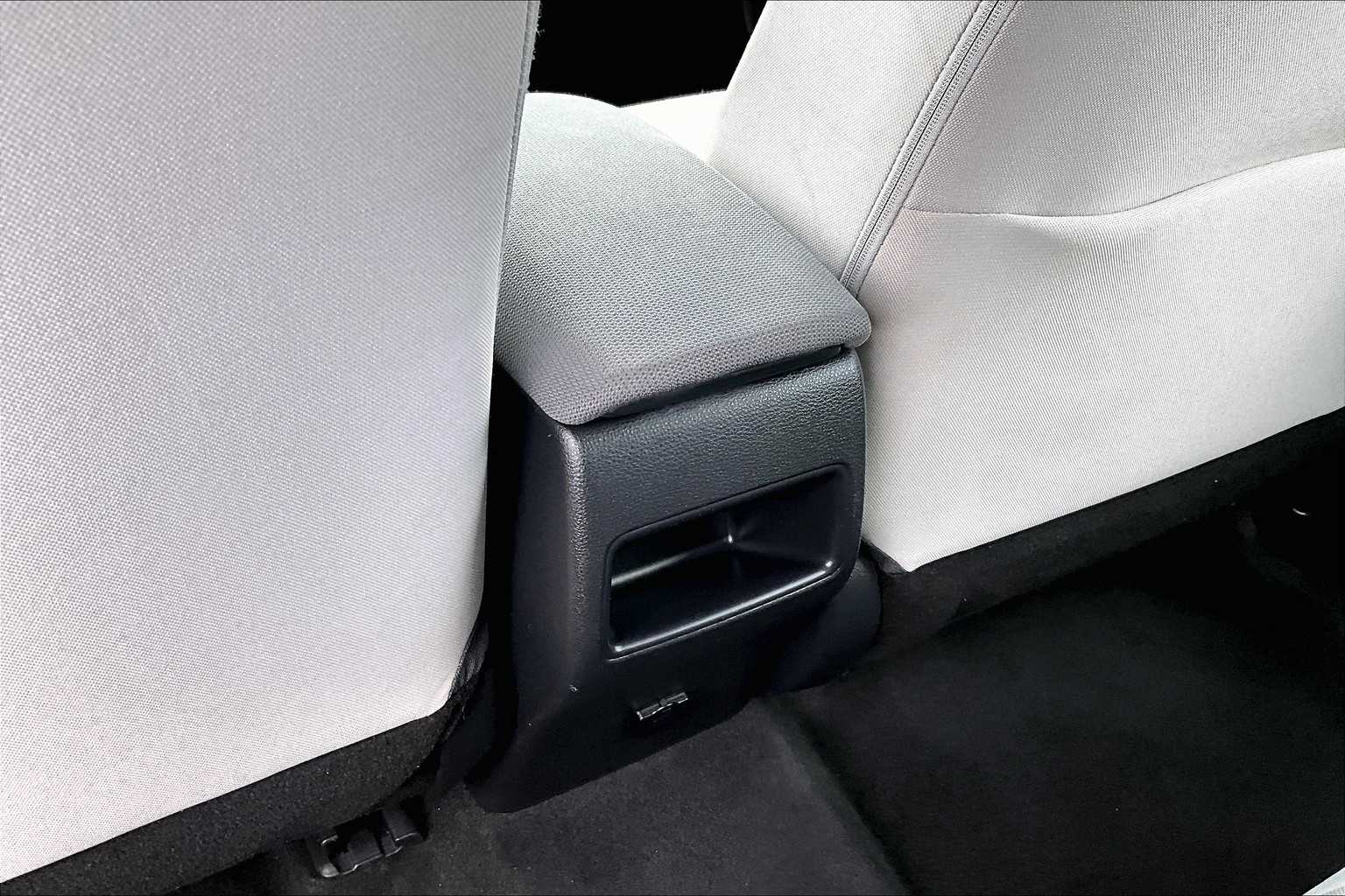 2021 Toyota Corolla LE - Photo 25
