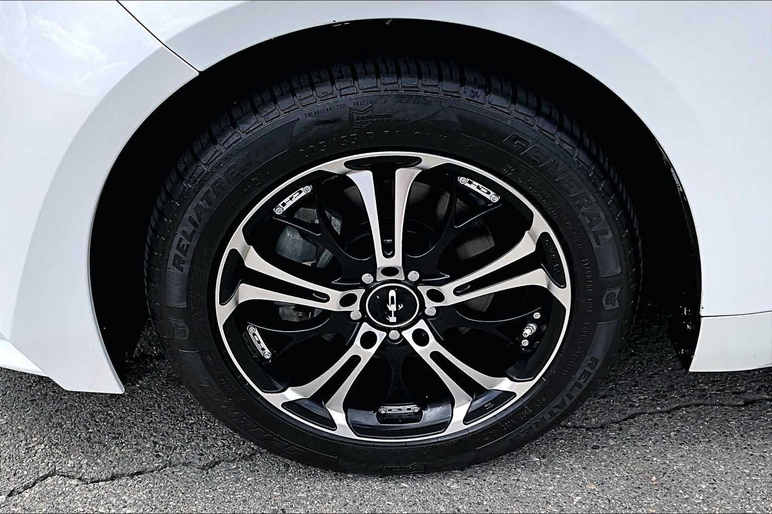 2021 Toyota Corolla LE - Photo 7
