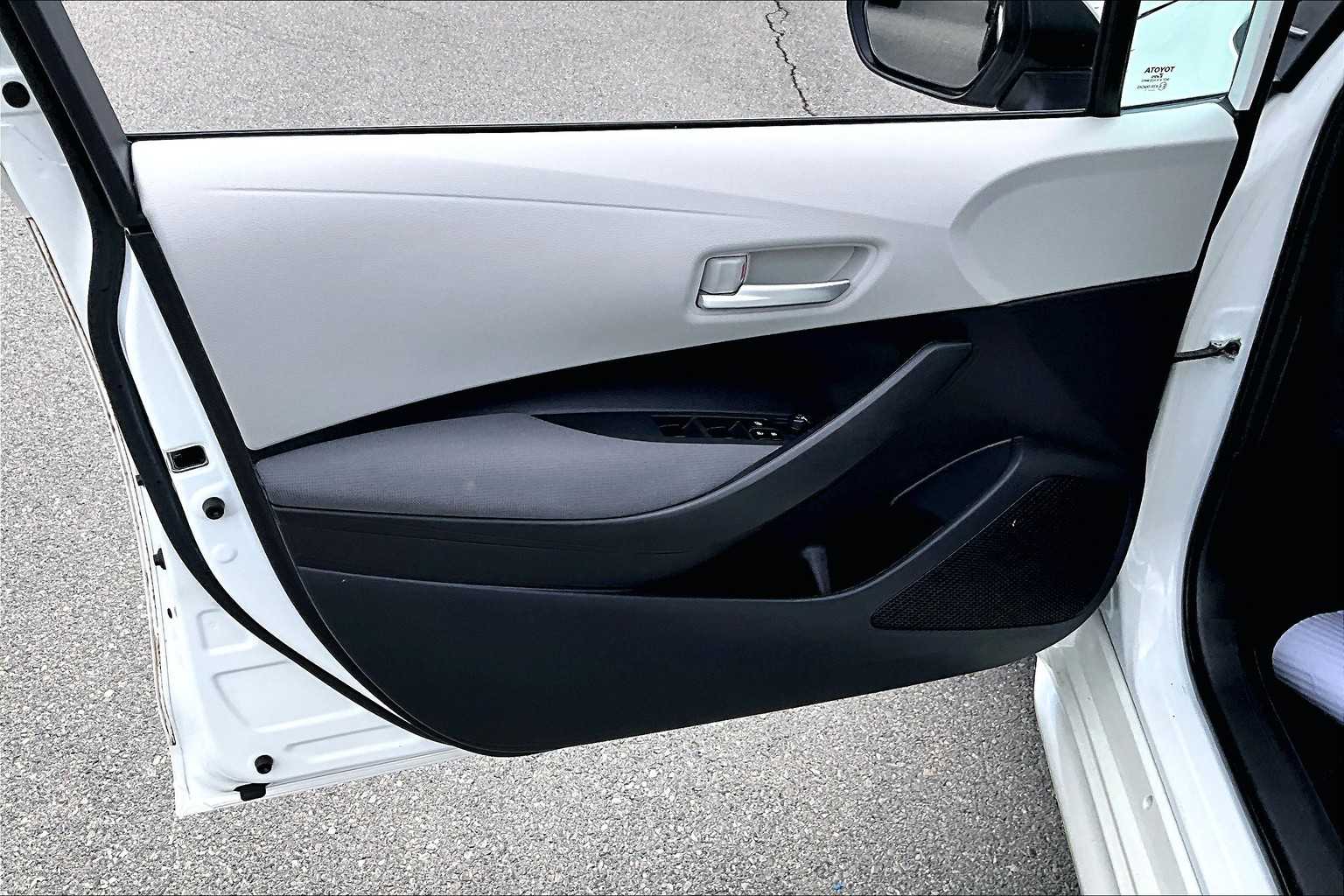 2021 Toyota Corolla LE - Photo 9