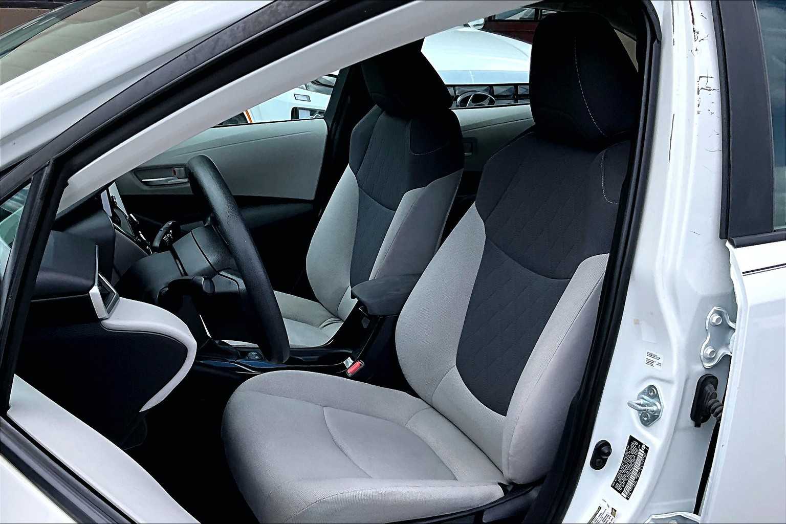 2021 Toyota Corolla LE - Photo 10