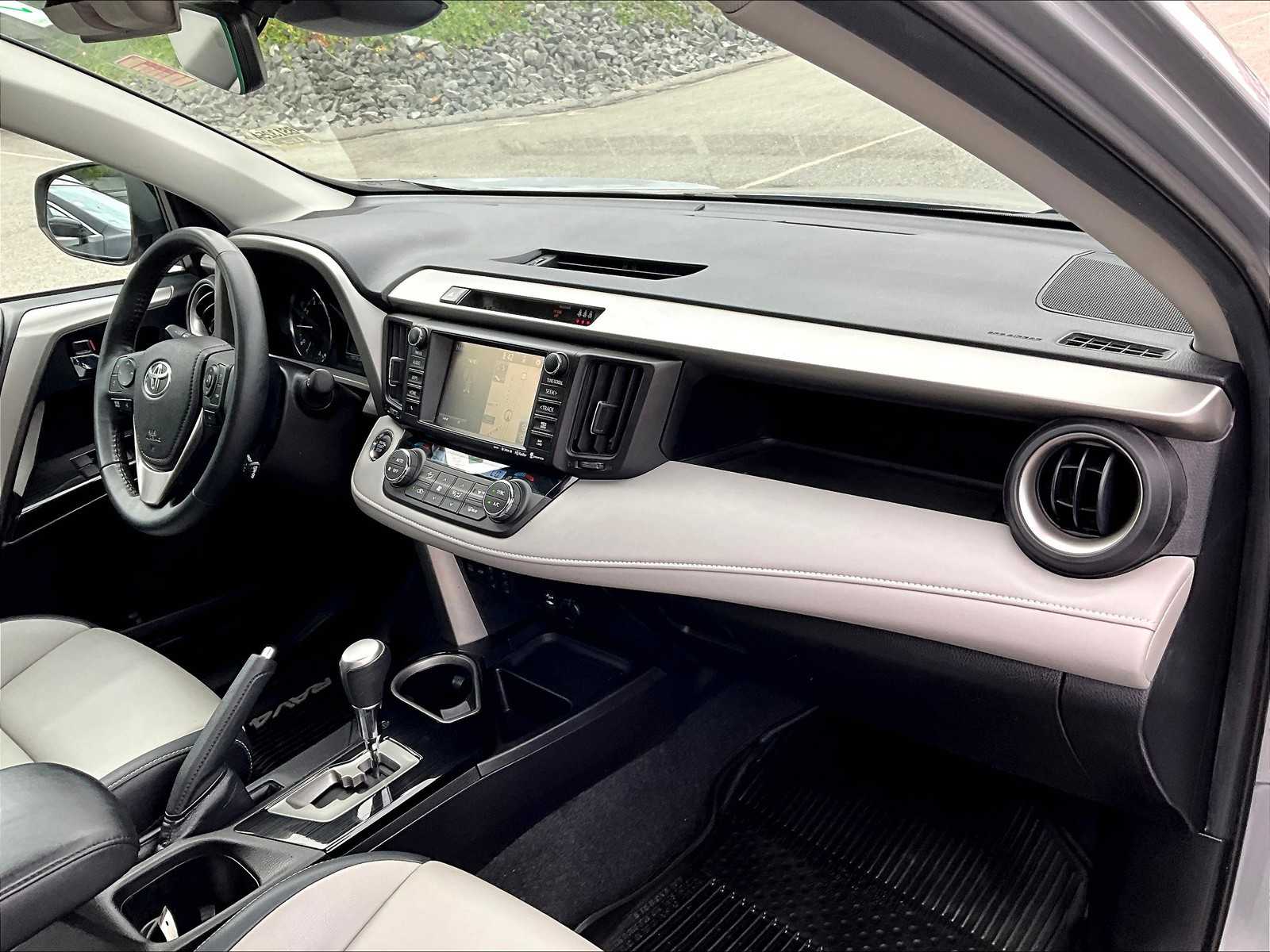 2018 Toyota RAV4 Limited - Photo 14