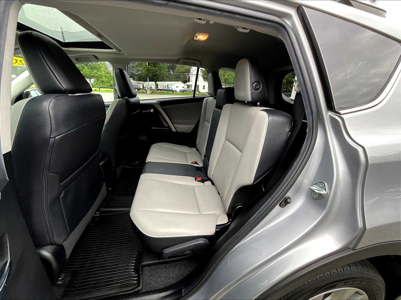 2018 Toyota RAV4 Limited - Photo 15