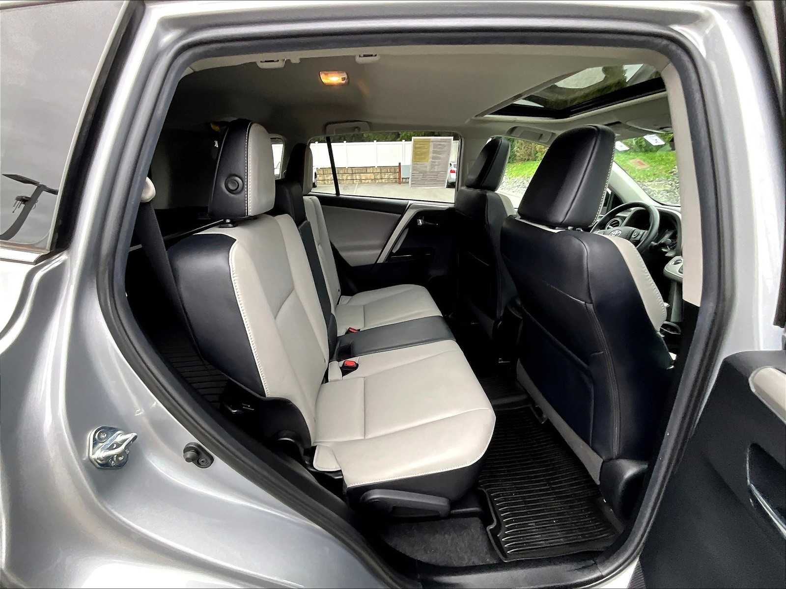 2018 Toyota RAV4 Limited - Photo 16