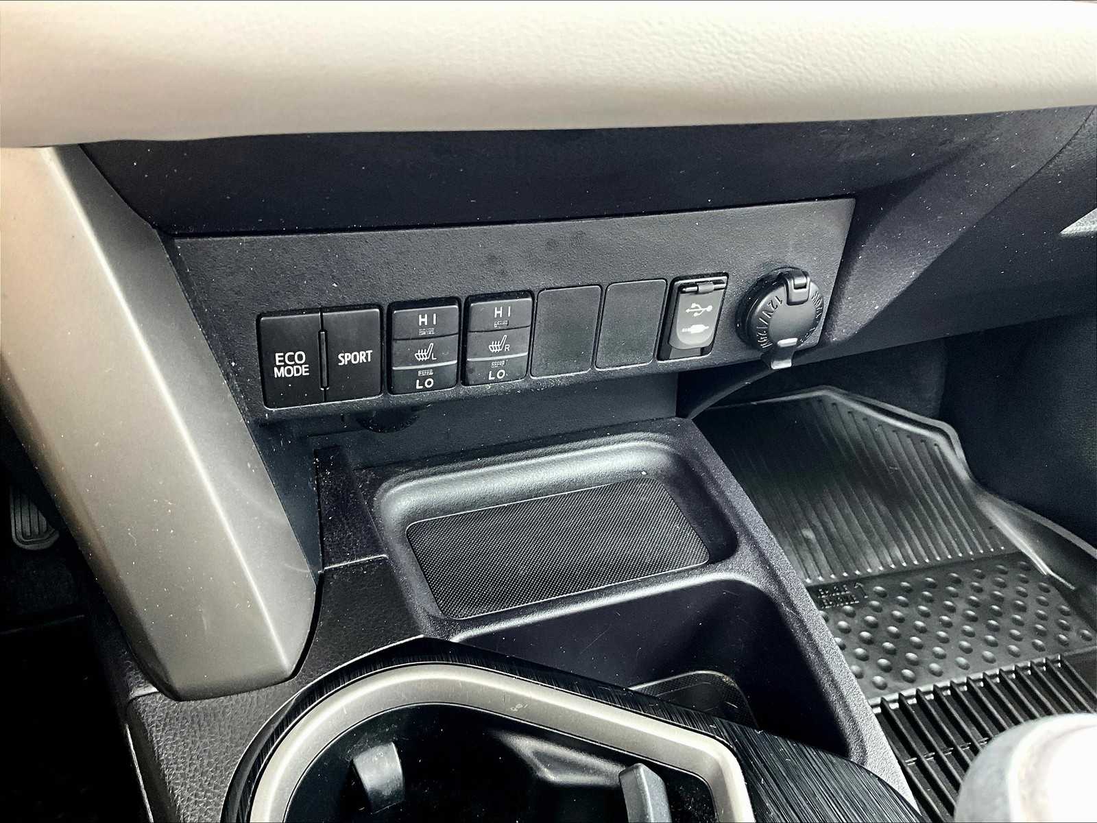 2018 Toyota RAV4 Limited - Photo 27