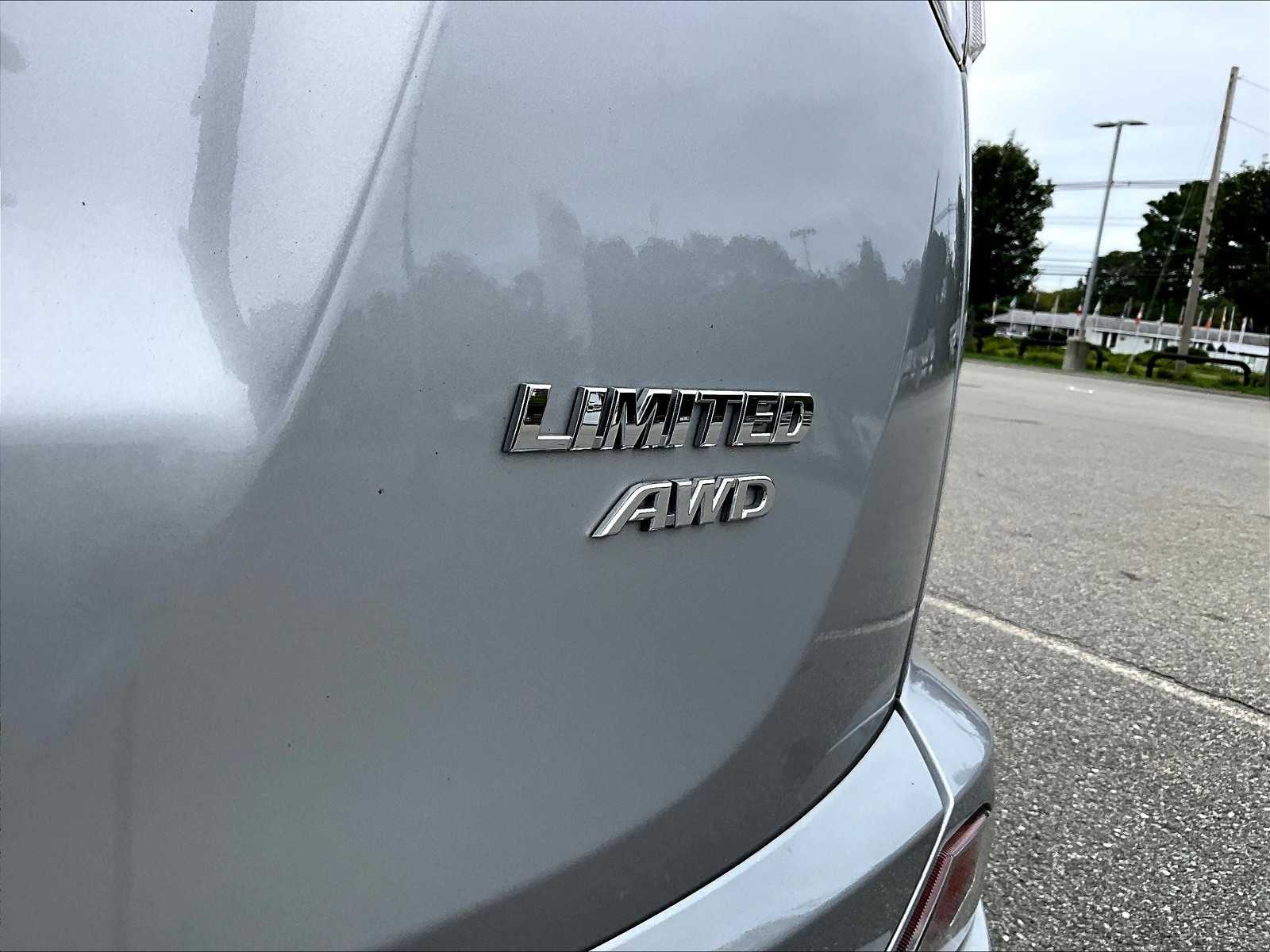 2018 Toyota RAV4 Limited - Photo 28