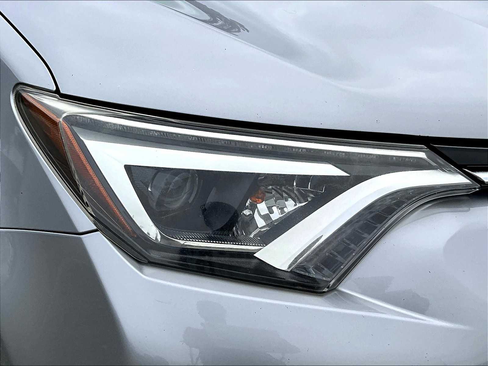 2018 Toyota RAV4 Limited - Photo 32