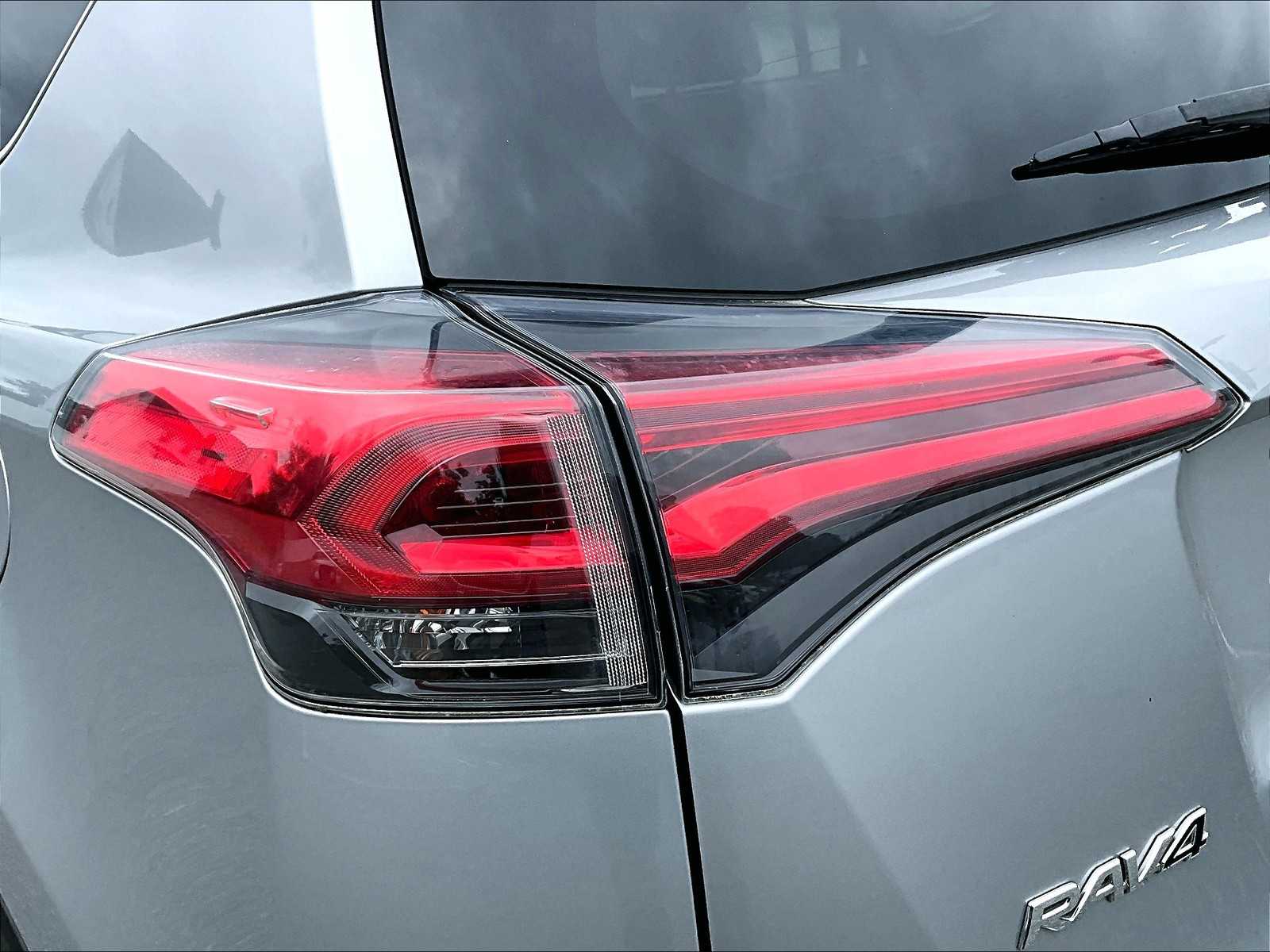 2018 Toyota RAV4 Limited - Photo 33