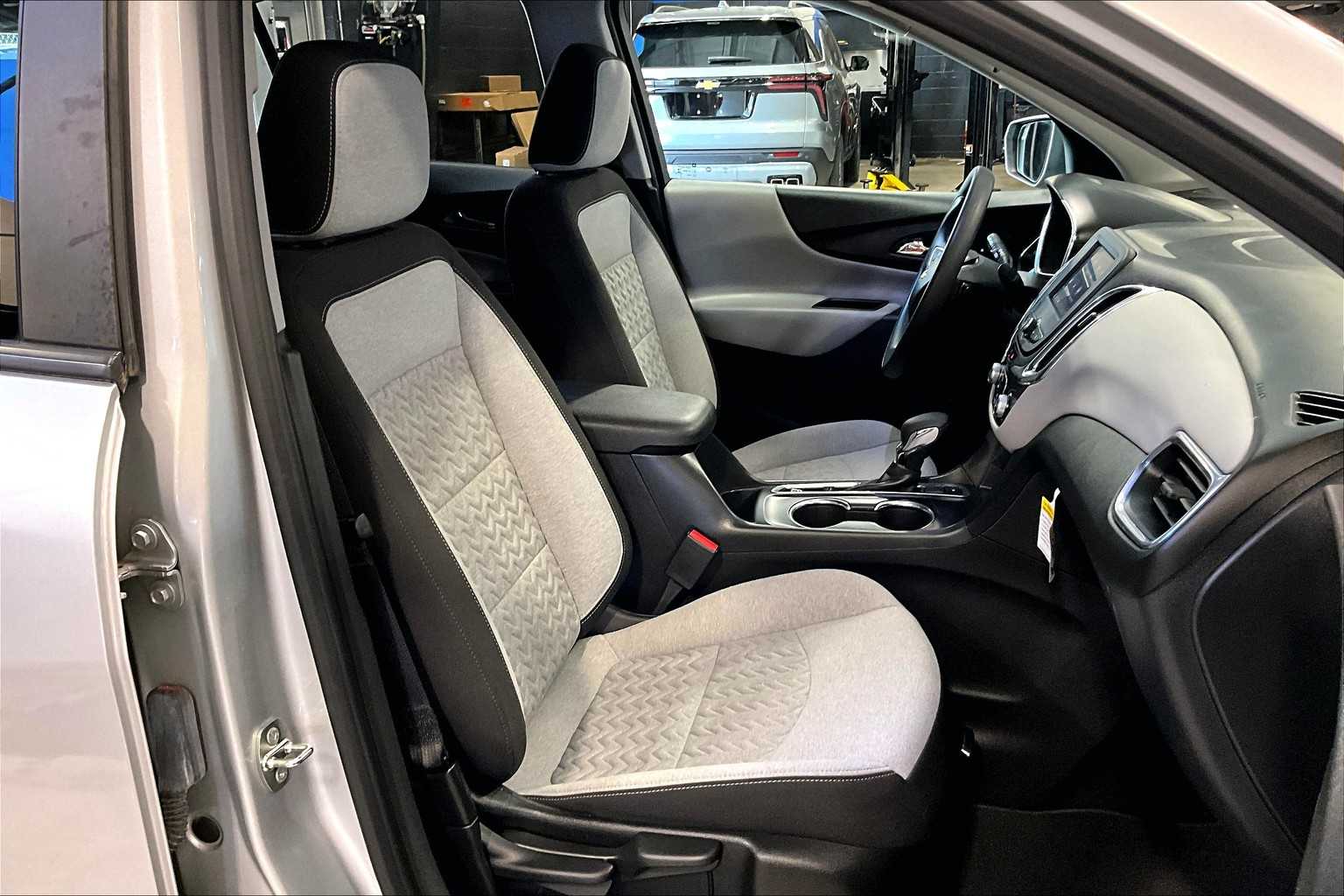 2022 Chevrolet Equinox LS - Photo 11