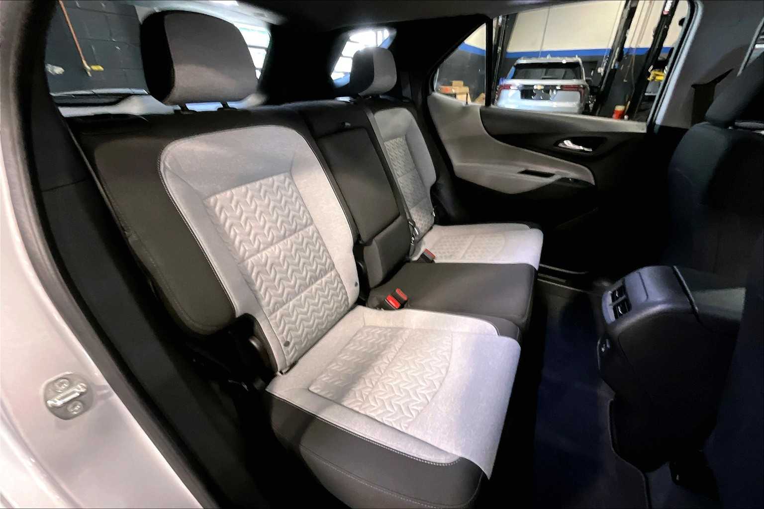 2022 Chevrolet Equinox LS - Photo 16
