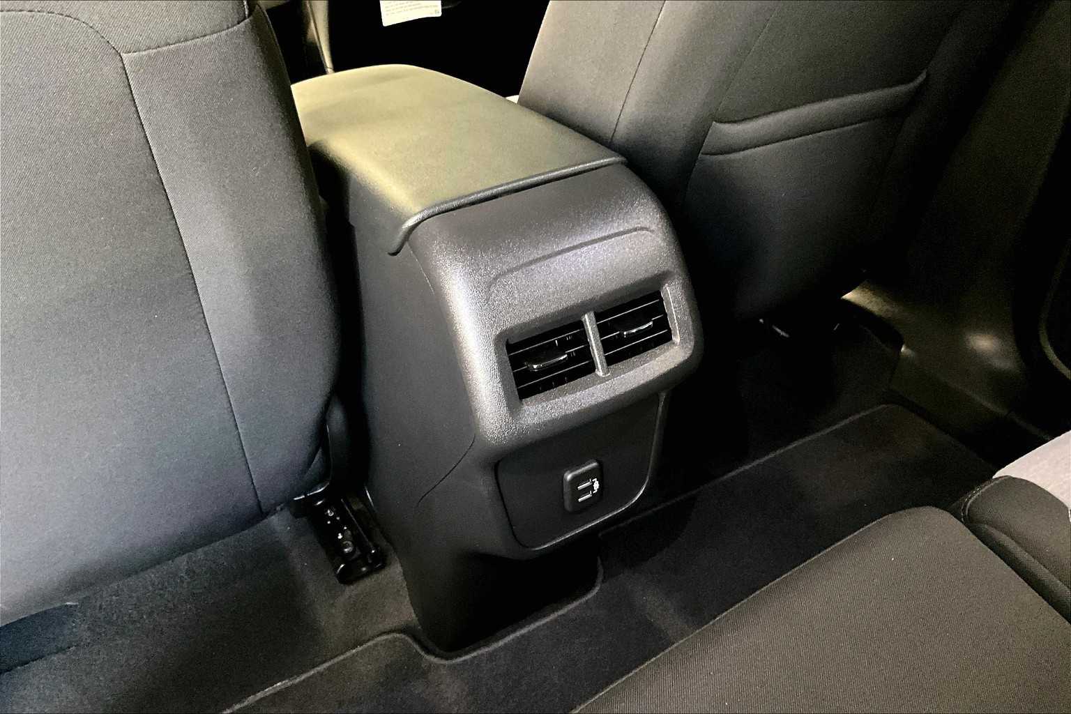 2022 Chevrolet Equinox LS - Photo 29