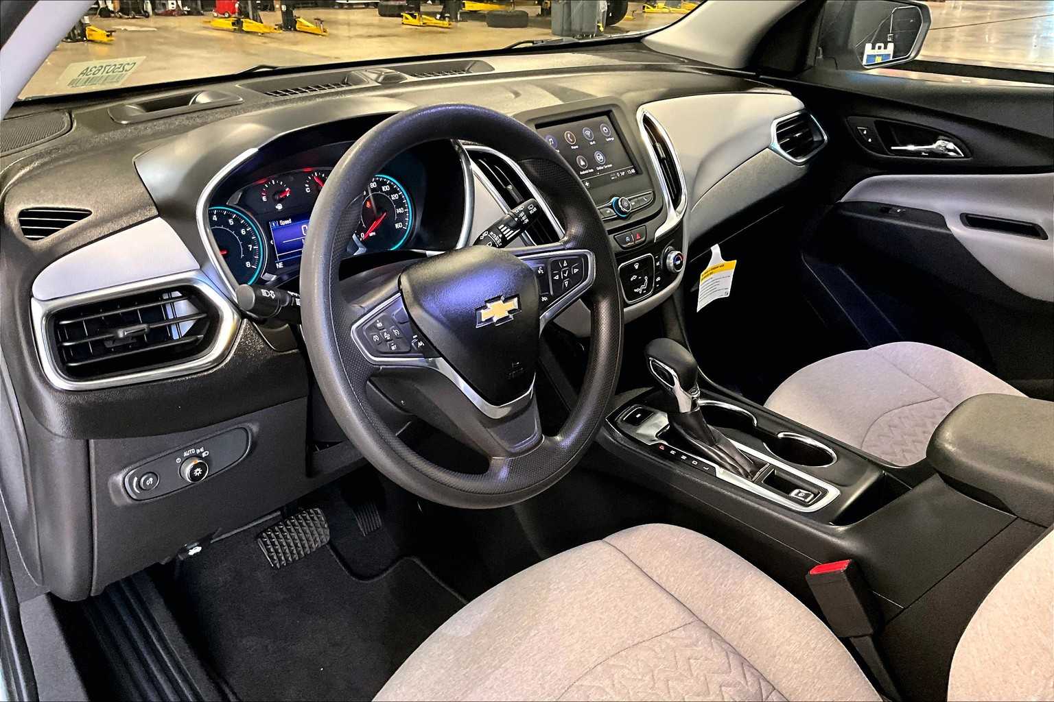 2022 Chevrolet Equinox LS - Photo 8
