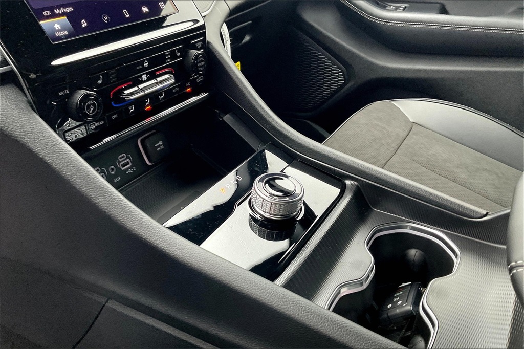 2025 Jeep Grand Cherokee Altitude X - Photo 14
