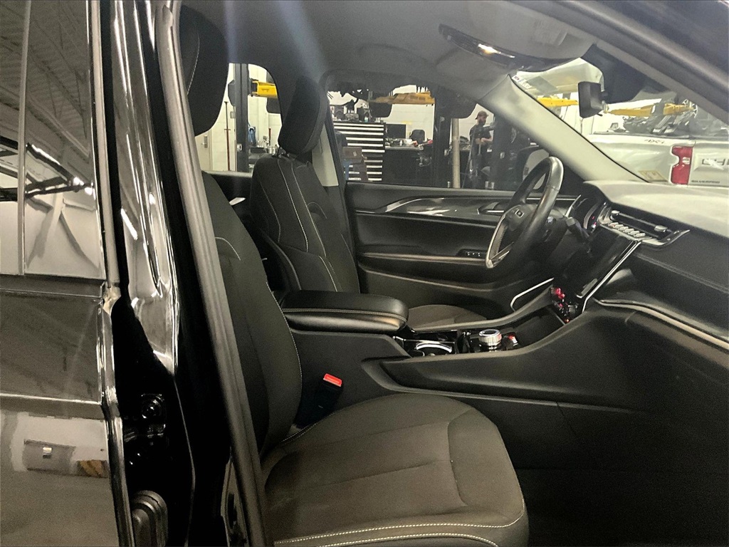 2022 Jeep Grand Cherokee L Laredo - Photo 11