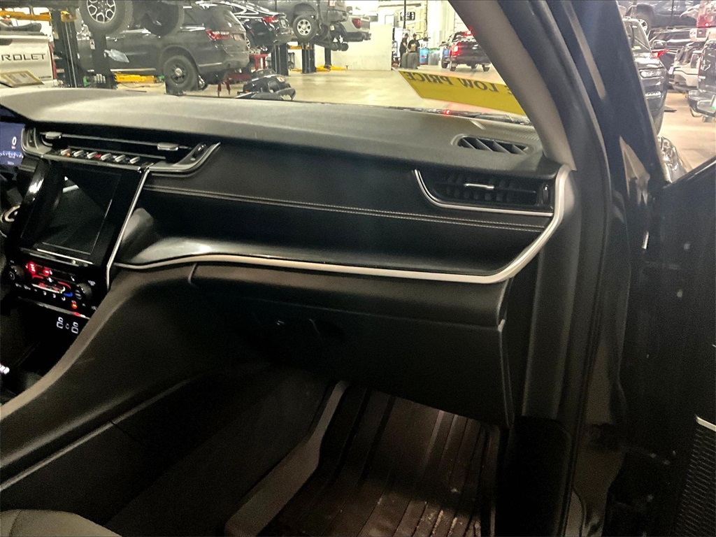 2022 Jeep Grand Cherokee L Laredo - Photo 13