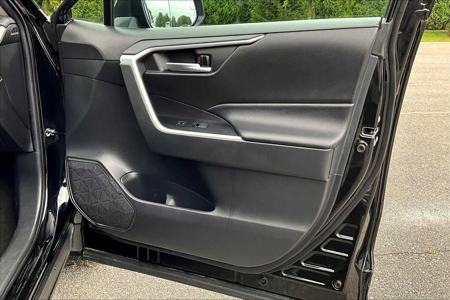 2023 Toyota RAV4 XLE - Photo 12