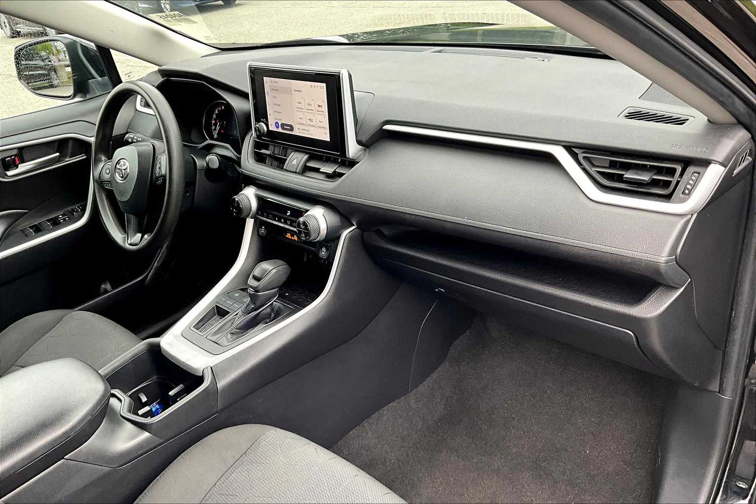 2023 Toyota RAV4 XLE - Photo 14