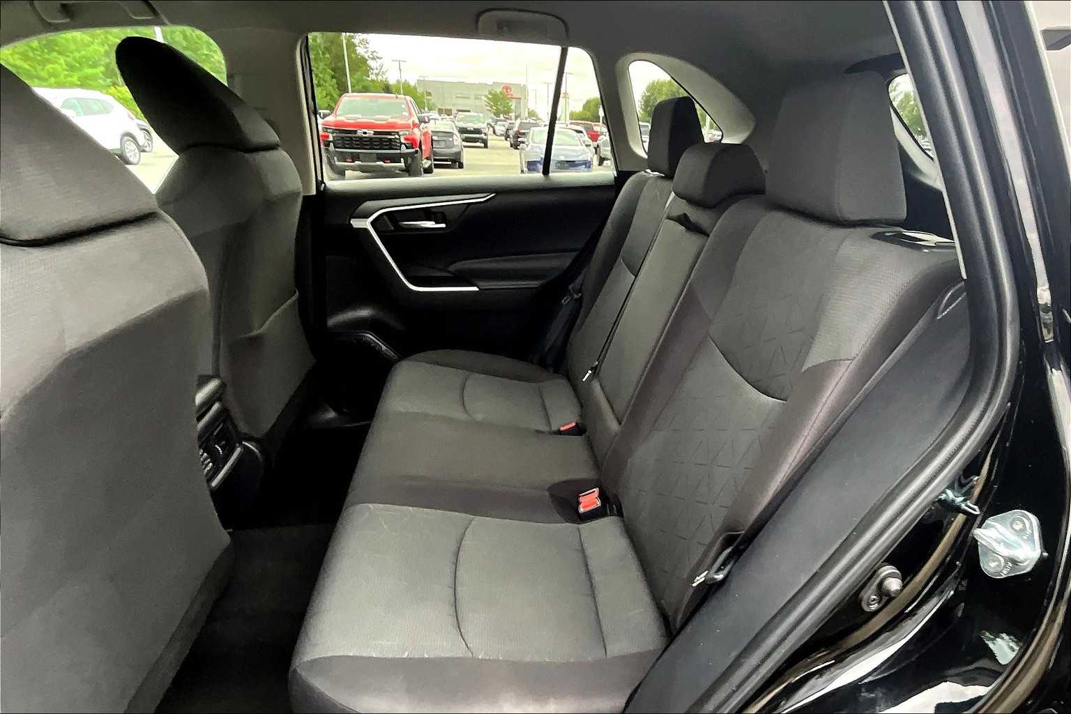 2023 Toyota RAV4 XLE - Photo 15