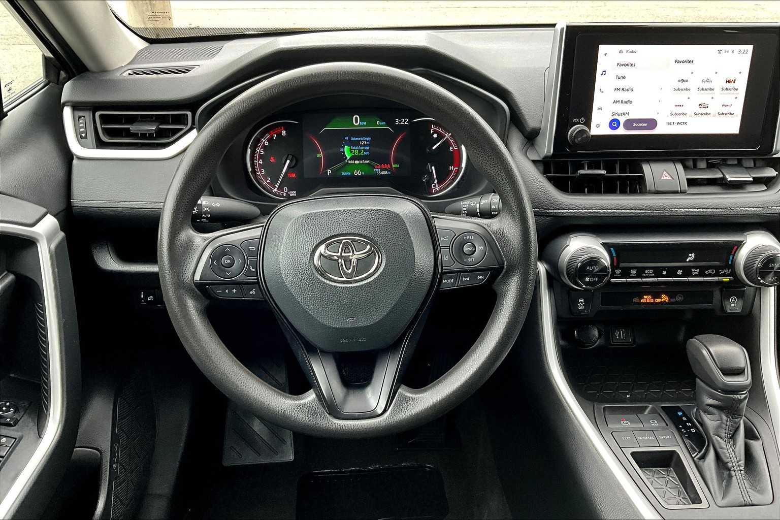 2023 Toyota RAV4 XLE - Photo 17