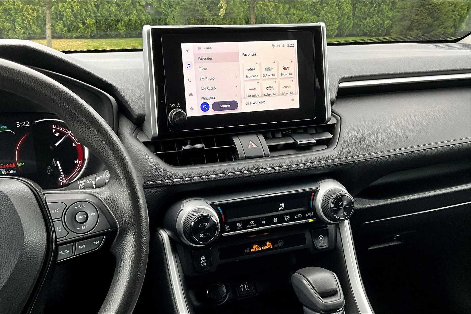 2023 Toyota RAV4 XLE - Photo 18