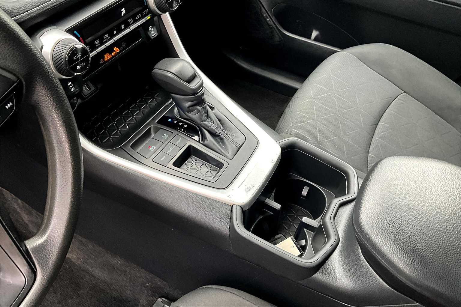 2023 Toyota RAV4 XLE - Photo 20