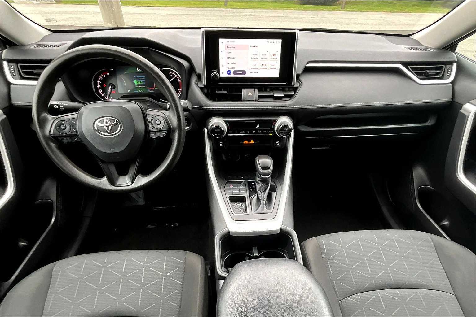 2023 Toyota RAV4 XLE - Photo 21