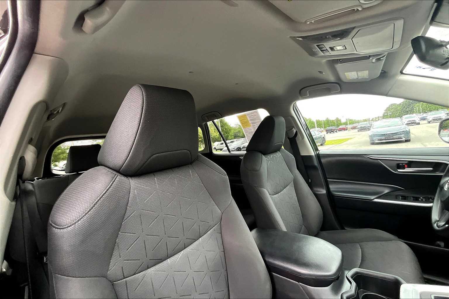 2023 Toyota RAV4 XLE - Photo 22