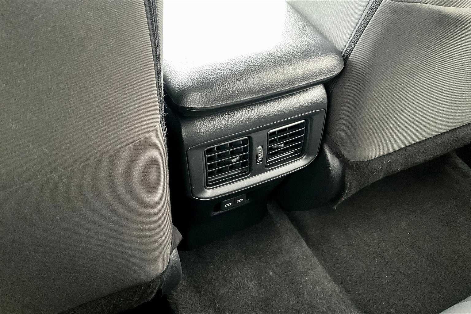 2023 Toyota RAV4 XLE - Photo 28