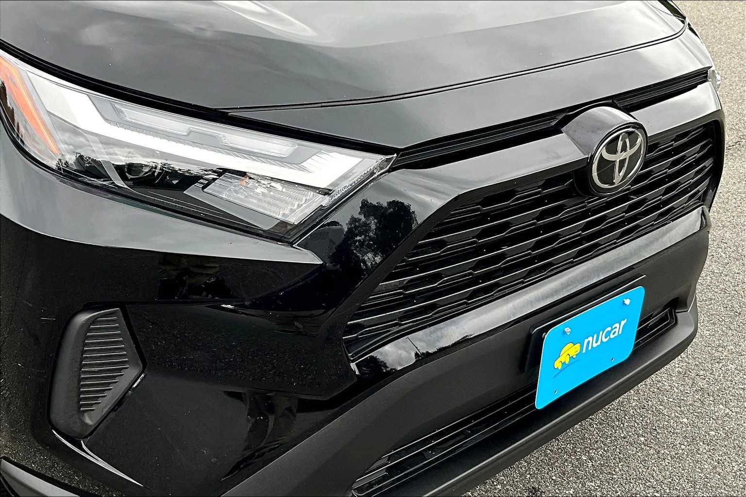 2023 Toyota RAV4 XLE - Photo 32
