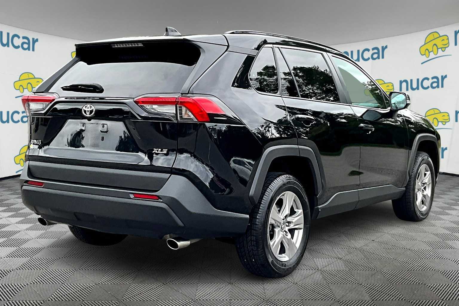 2023 Toyota RAV4 XLE - Photo 6