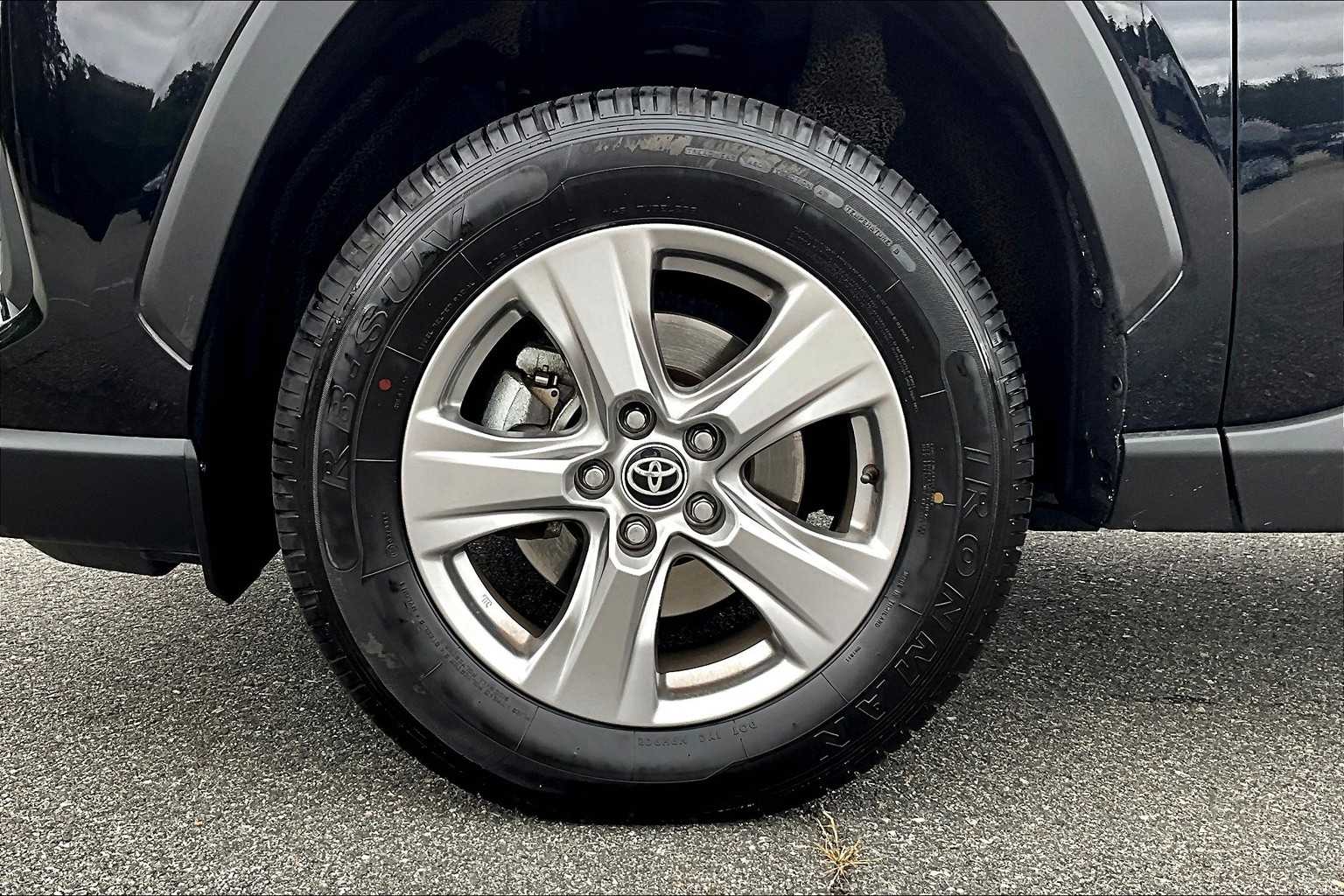 2023 Toyota RAV4 XLE - Photo 7