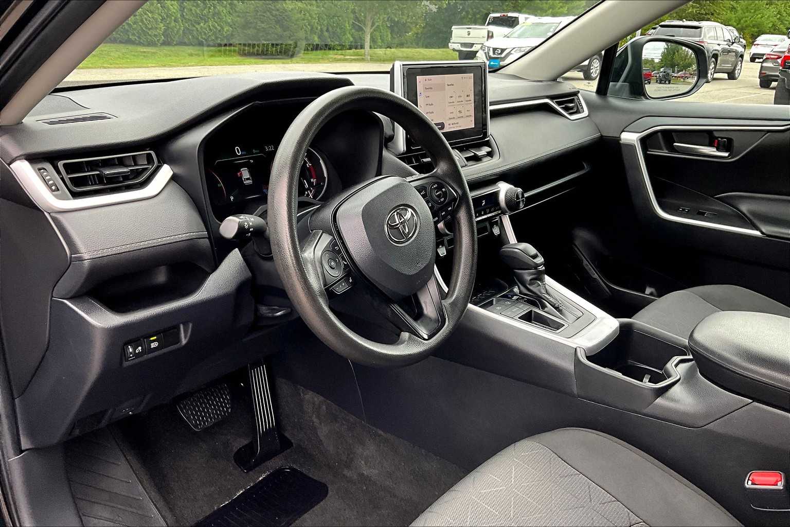 2023 Toyota RAV4 XLE - Photo 8