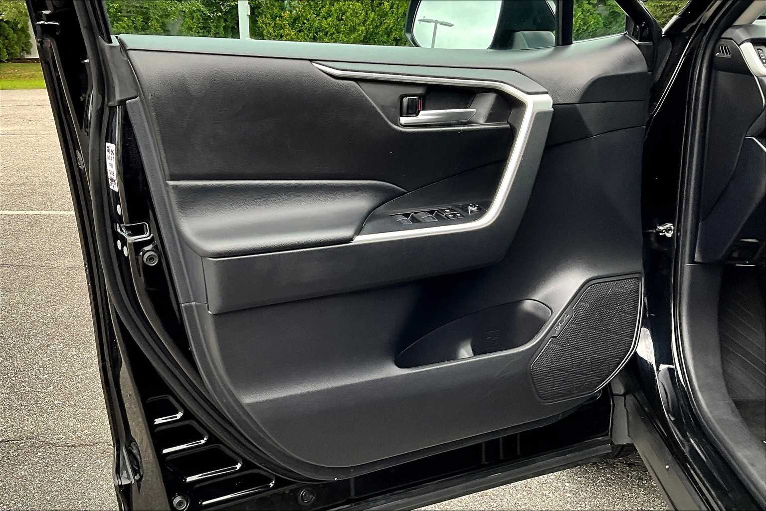 2023 Toyota RAV4 XLE - Photo 9