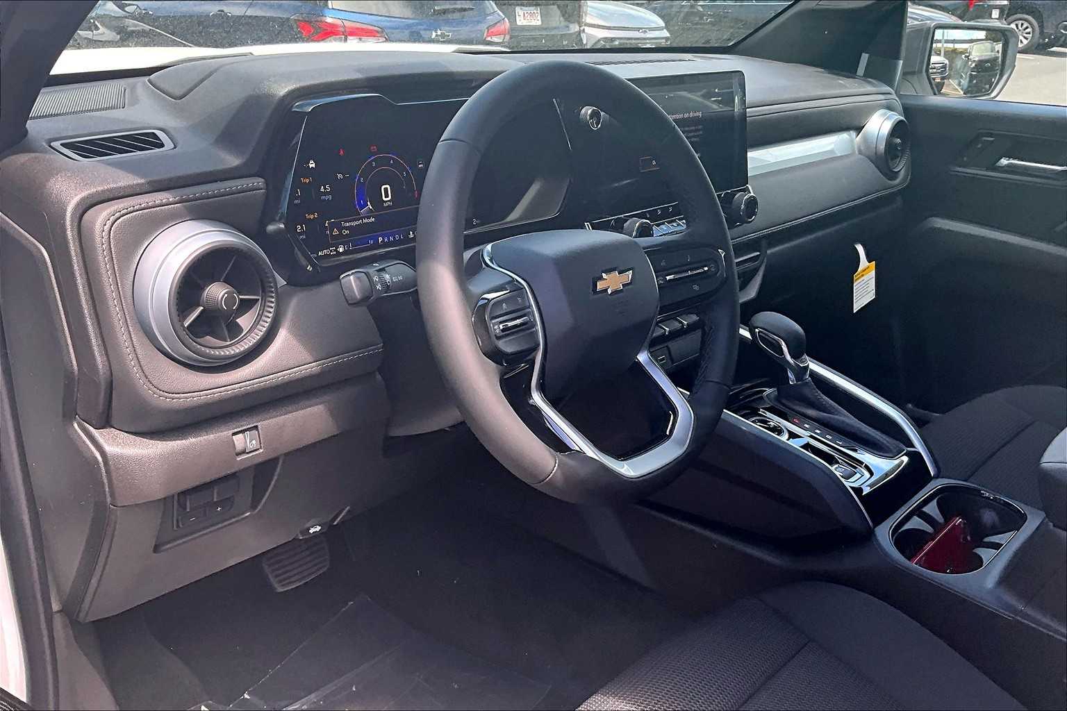 2025 Chevrolet Colorado 4WD LT - Photo 9