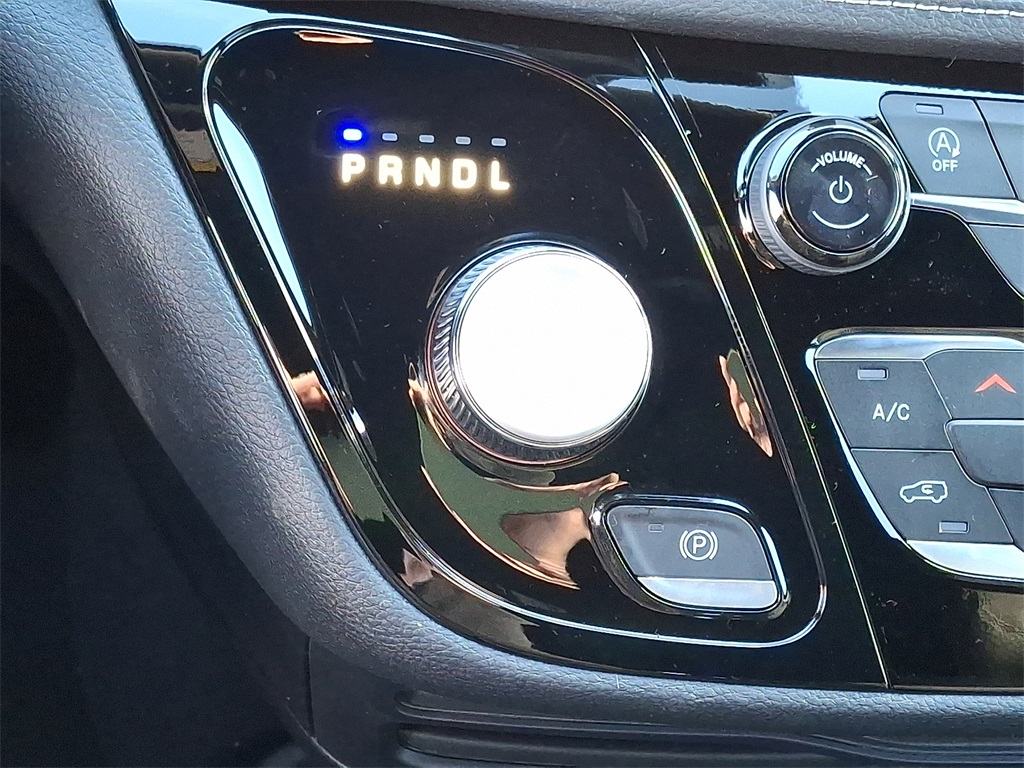 2026 Chrysler Pacifica Select - Photo 11