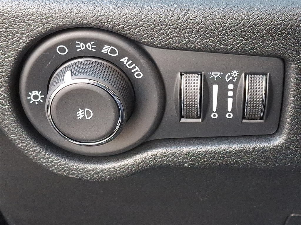 2026 Chrysler Pacifica Select - Photo 18