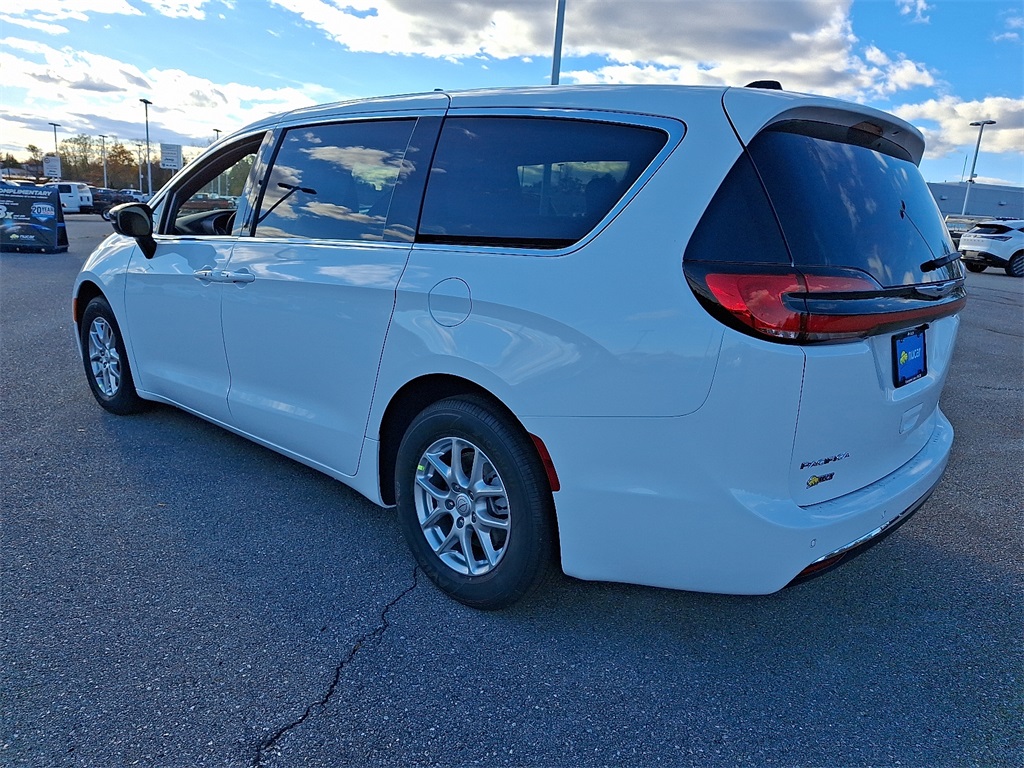 2026 Chrysler Pacifica Select - Photo 3