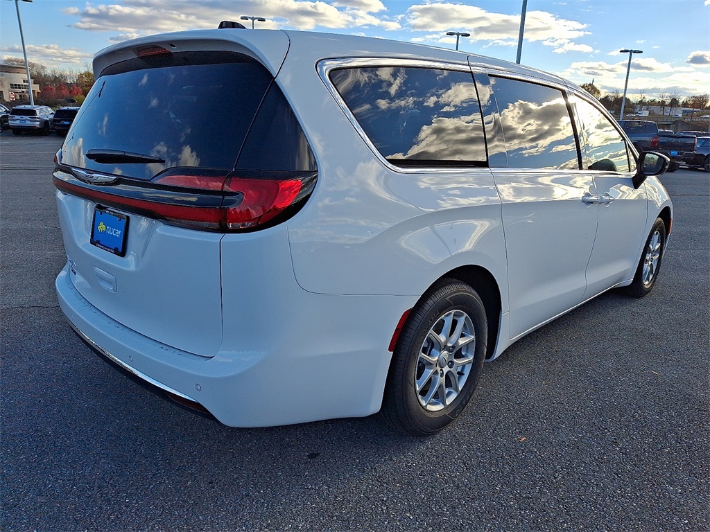 2026 Chrysler Pacifica Select - Photo 4